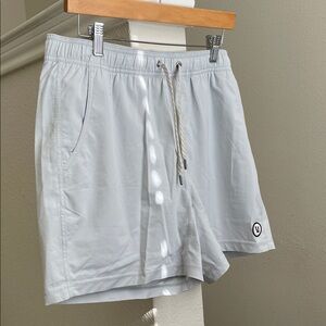 Vuori Kore Short in “Sky Grey”